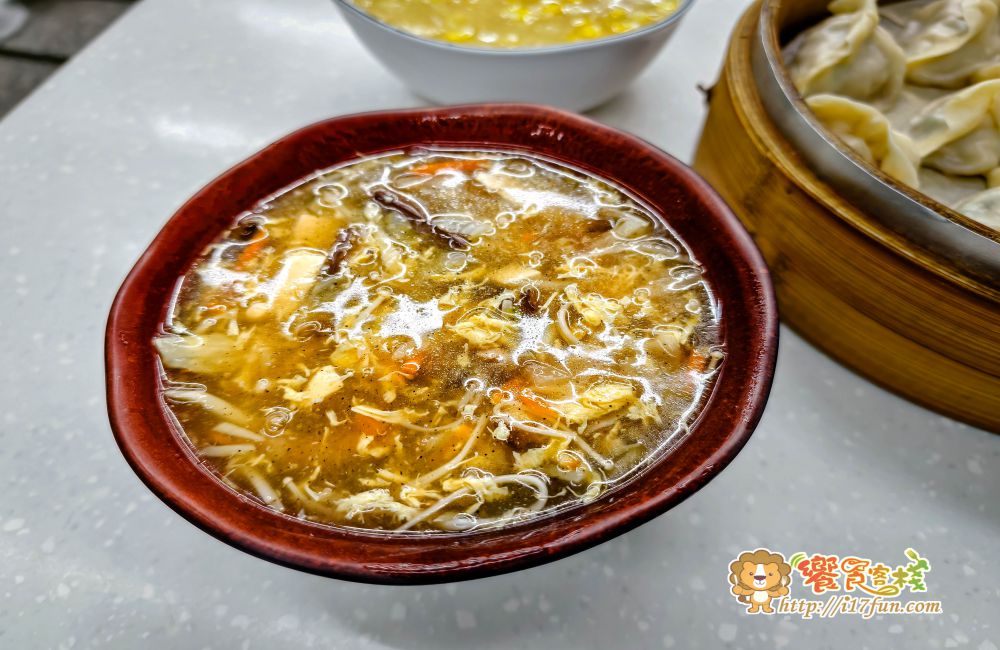洪記蒸餃│高雄在地20年老店！手工現包現蒸、皮薄爆汁內餡飽滿，每到用餐時間總是大排長龍的經典小吃