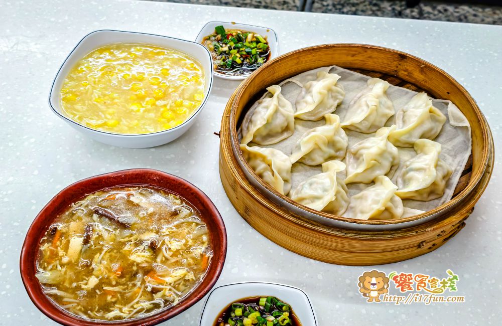 洪記蒸餃│高雄在地20年老店！手工現包現蒸、皮薄爆汁內餡飽滿，每到用餐時間總是大排長龍的經典小吃