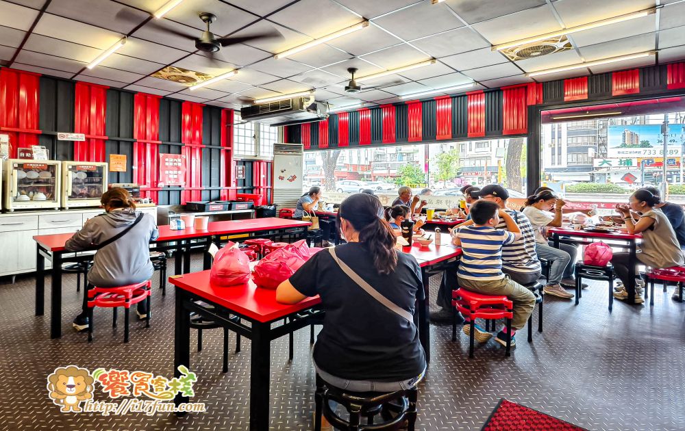 盧記烤鴨│高雄烤鴨老店！近40年人氣不減，一鴨三吃搭配熱炒炸物，內用外帶都方便還有專屬停車場