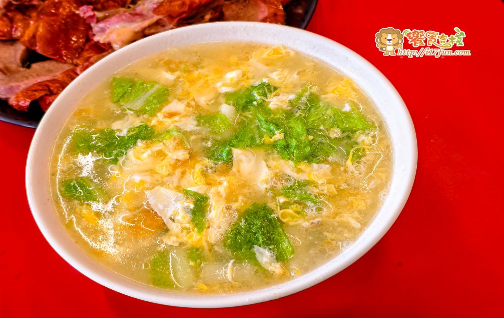 盧記烤鴨│高雄烤鴨老店！近40年人氣不減，一鴨三吃搭配熱炒炸物，內用外帶都方便還有專屬停車場