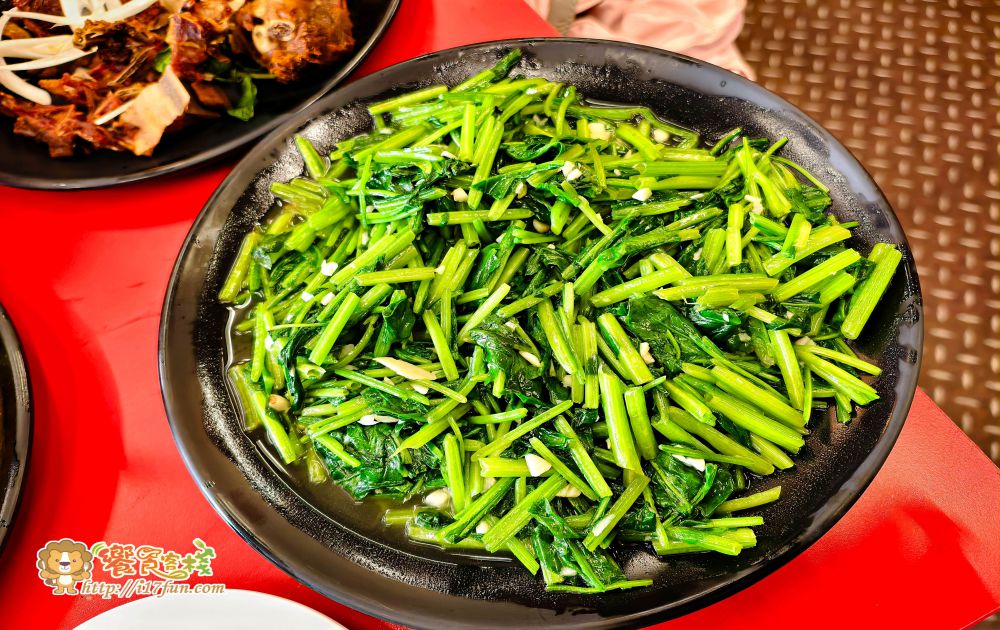 盧記烤鴨│高雄烤鴨老店！近40年人氣不減，一鴨三吃搭配熱炒炸物，內用外帶都方便還有專屬停車場