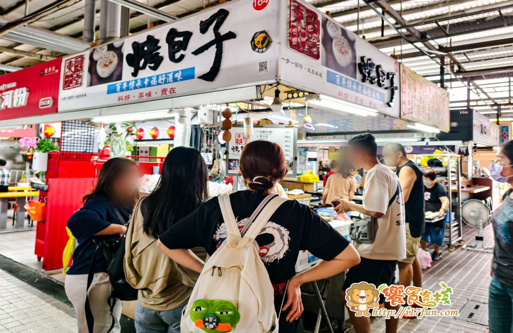 東慶北堂烤包子│高雄隱藏超人氣烤包子！每日手工現做現烤，外酥內Q又多汁，融合新疆風味與台式調整口感，通通銅板價
