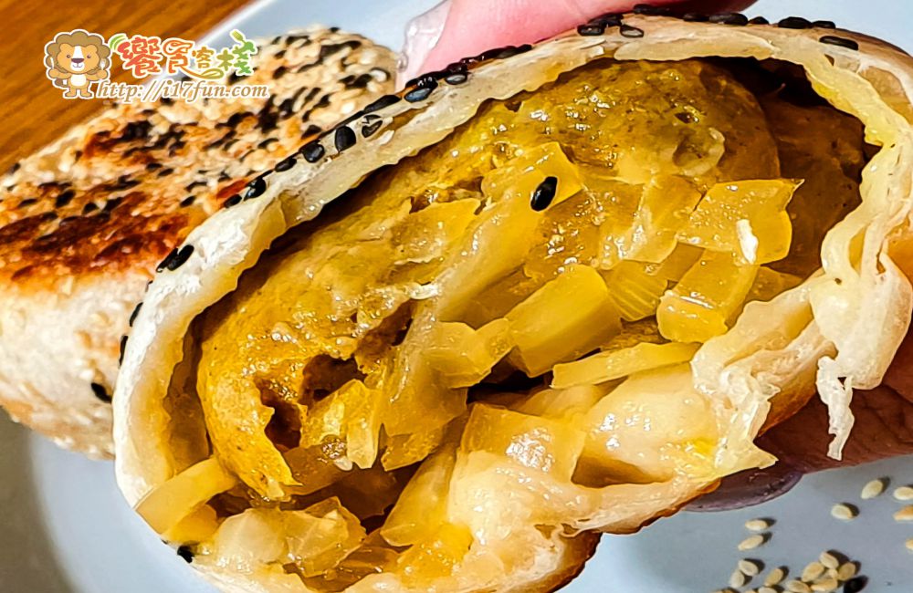 東慶北堂烤包子│高雄隱藏超人氣烤包子！每日手工現做現烤，外酥內Q又多汁，融合新疆風味與台式調整口感，通通銅板價