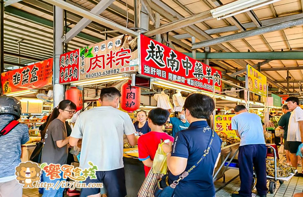 自由黃昏市場劉家肉粽│高雄人氣肉粽攤!每日限量,不到一小時就完售,先抽號碼牌再購買,把花生、蛋黃、香菇、豬肉滿滿塞進去,份量超有誠意 - 第2張圖 自由黃昏市場劉家肉粽│高雄人氣肉粽攤!每日限量,不到一小時就完售,先抽號碼牌再購買,把花生、蛋黃、香菇、豬肉滿滿塞進去,份量超有誠意