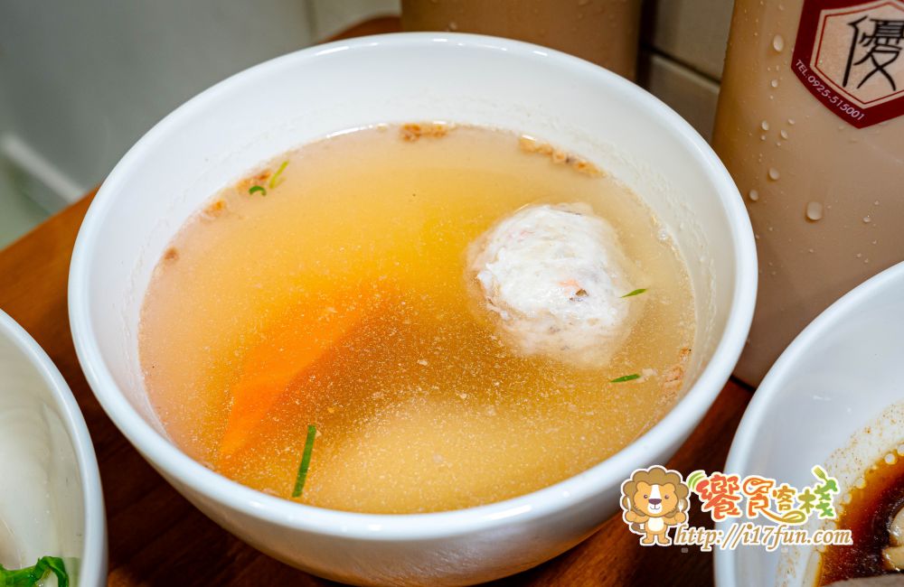 美貴麵店│高雄深夜食堂新選擇！藏身住宅區的文青復古麵館，用心食材打造與眾不同的古早味，讓人一吃成主顧~