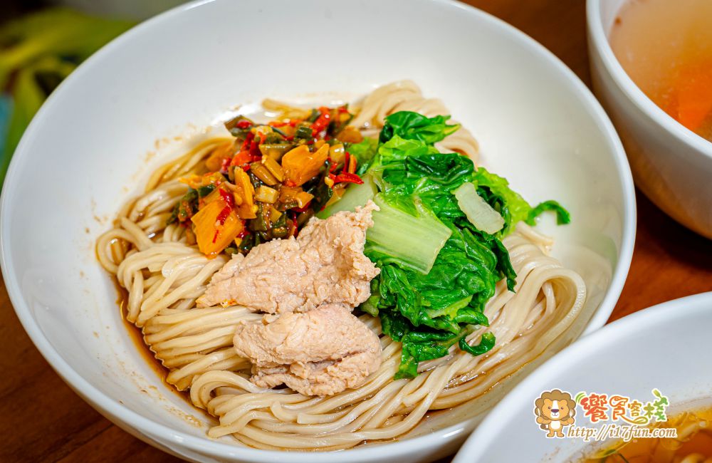 美貴麵店│高雄深夜食堂新選擇！藏身住宅區的文青復古麵館，用心食材打造與眾不同的古早味，讓人一吃成主顧~