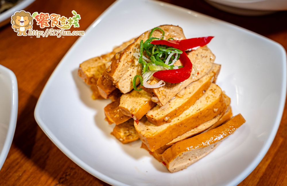 美貴麵店│高雄深夜食堂新選擇！藏身住宅區的文青復古麵館，用心食材打造與眾不同的古早味，讓人一吃成主顧~