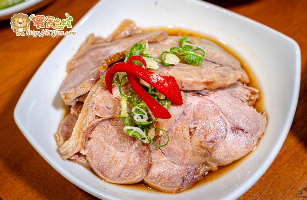 美貴麵店│高雄深夜食堂新選擇！藏身住宅區的文青復古麵館，用心食材打造與眾不同的古早味，讓人一吃成主顧~