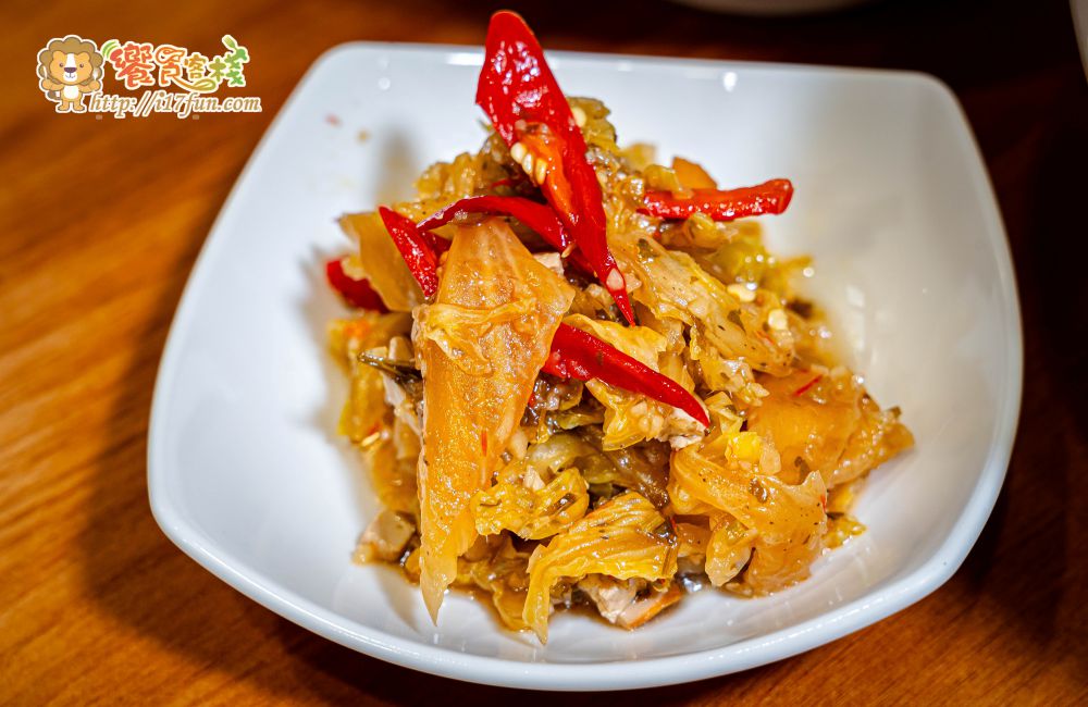 美貴麵店│高雄深夜食堂新選擇！藏身住宅區的文青復古麵館，用心食材打造與眾不同的古早味，讓人一吃成主顧~