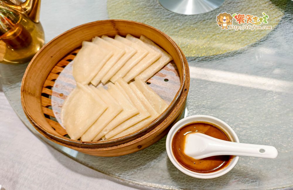 黎家粵菜港點餐廳│高雄粵菜港點餐廳推薦，結合經典港式飲茶與功夫粵菜料理，從片鴨四吃、手工燒賣到熱炒與甜品皆展現細緻火候與食材講究，是家庭聚餐與宴客的理想選擇