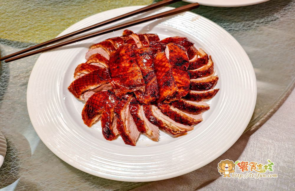 黎家粵菜港點餐廳│高雄粵菜港點餐廳推薦，結合經典港式飲茶與功夫粵菜料理，從片鴨四吃、手工燒賣到熱炒與甜品皆展現細緻火候與食材講究，是家庭聚餐與宴客的理想選擇