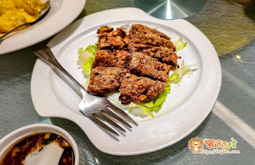 黎家粵菜港點餐廳│高雄粵菜港點餐廳推薦，結合經典港式飲茶與功夫粵菜料理，從片鴨四吃、手工燒賣到熱炒與甜品皆展現細緻火候與食材講究，是家庭聚餐與宴客的理想選擇