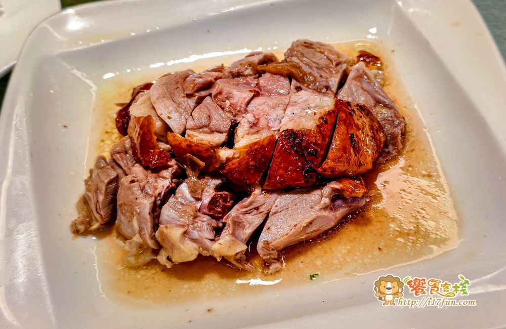 黎家粵菜港點餐廳│高雄粵菜港點餐廳推薦，結合經典港式飲茶與功夫粵菜料理，從片鴨四吃、手工燒賣到熱炒與甜品皆展現細緻火候與食材講究，是家庭聚餐與宴客的理想選擇