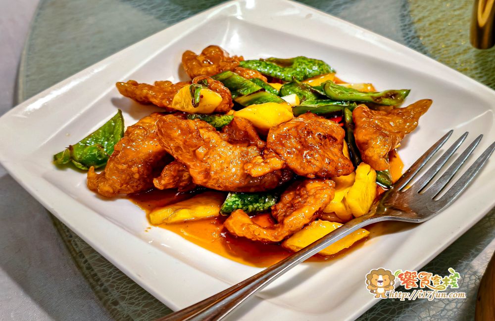 黎家粵菜港點餐廳│高雄粵菜港點餐廳推薦，結合經典港式飲茶與功夫粵菜料理，從片鴨四吃、手工燒賣到熱炒與甜品皆展現細緻火候與食材講究，是家庭聚餐與宴客的理想選擇