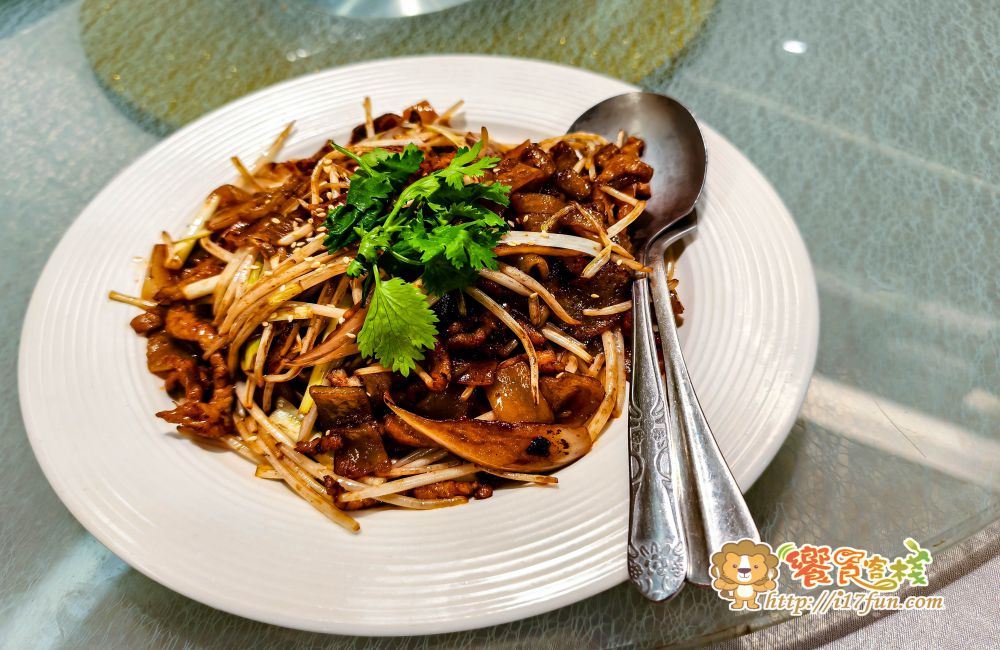 黎家粵菜港點餐廳│高雄粵菜港點餐廳推薦，結合經典港式飲茶與功夫粵菜料理，從片鴨四吃、手工燒賣到熱炒與甜品皆展現細緻火候與食材講究，是家庭聚餐與宴客的理想選擇