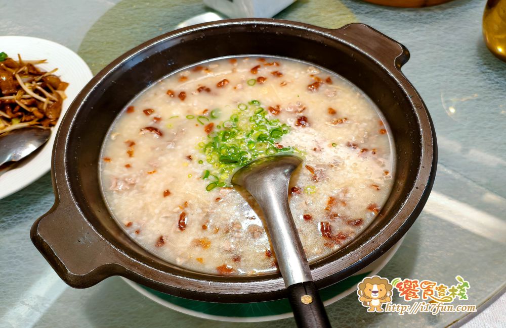 黎家粵菜港點餐廳│高雄粵菜港點餐廳推薦，結合經典港式飲茶與功夫粵菜料理，從片鴨四吃、手工燒賣到熱炒與甜品皆展現細緻火候與食材講究，是家庭聚餐與宴客的理想選擇
