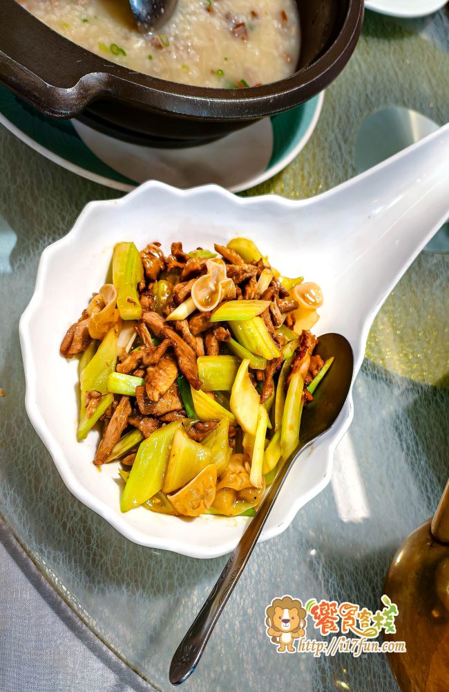 黎家粵菜港點餐廳│高雄粵菜港點餐廳推薦，結合經典港式飲茶與功夫粵菜料理，從片鴨四吃、手工燒賣到熱炒與甜品皆展現細緻火候與食材講究，是家庭聚餐與宴客的理想選擇