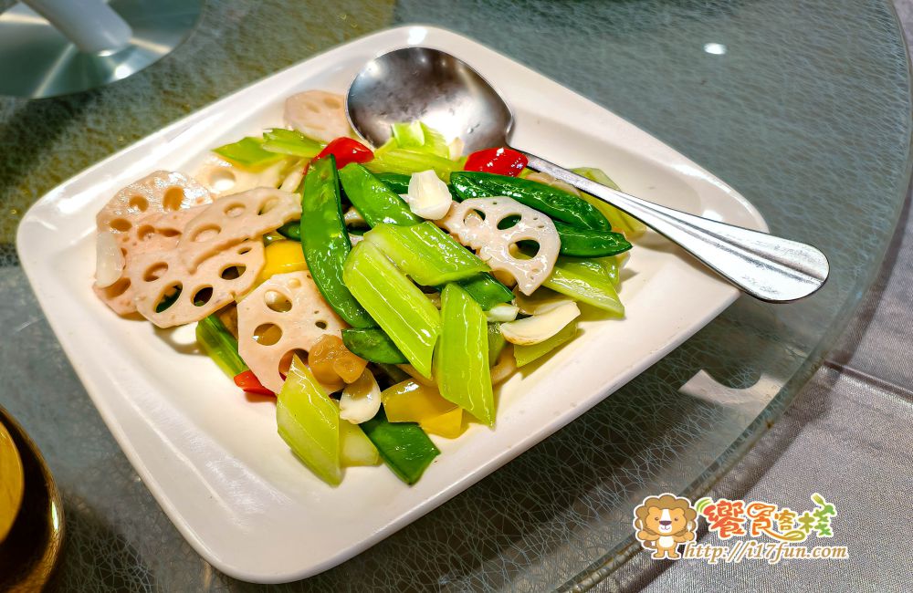 黎家粵菜港點餐廳│高雄粵菜港點餐廳推薦，結合經典港式飲茶與功夫粵菜料理，從片鴨四吃、手工燒賣到熱炒與甜品皆展現細緻火候與食材講究，是家庭聚餐與宴客的理想選擇