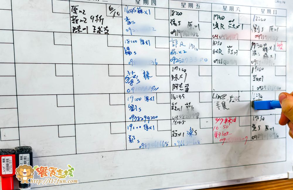 金香烤雞│高雄人氣手扒雞！六、七年級生的回憶殺，每日限量現烤，一次只出爐15隻雞，3種口味可以選擇，只要499元起，也能只買半雞唷！