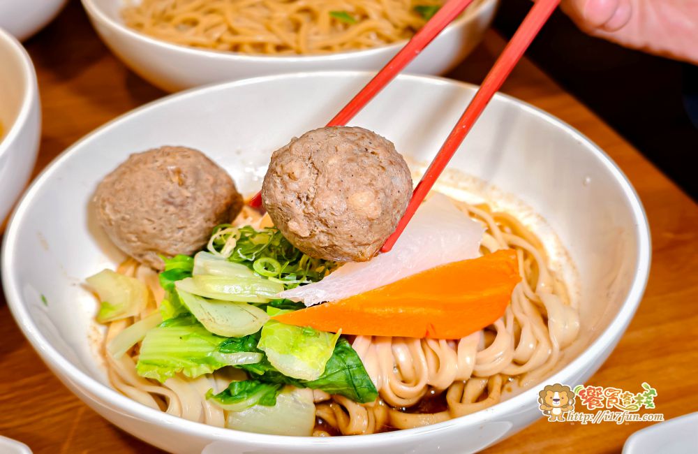 美貴麵店│高雄深夜食堂新選擇！藏身住宅區的文青復古麵館，用心食材打造與眾不同的古早味，讓人一吃成主顧~