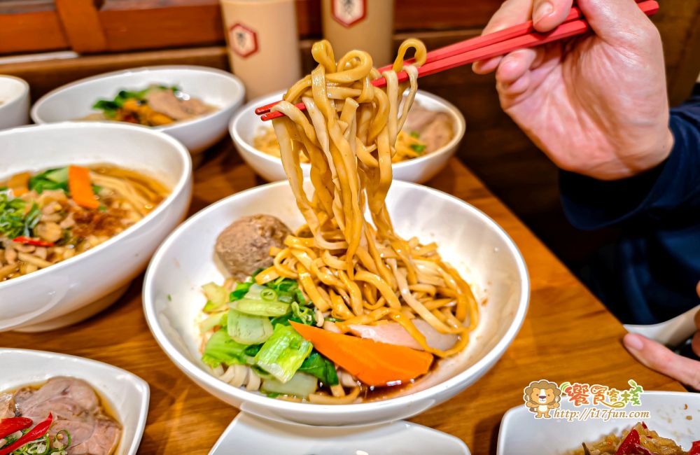 美貴麵店│高雄深夜食堂新選擇！藏身住宅區的文青復古麵館，用心食材打造與眾不同的古早味，讓人一吃成主顧~