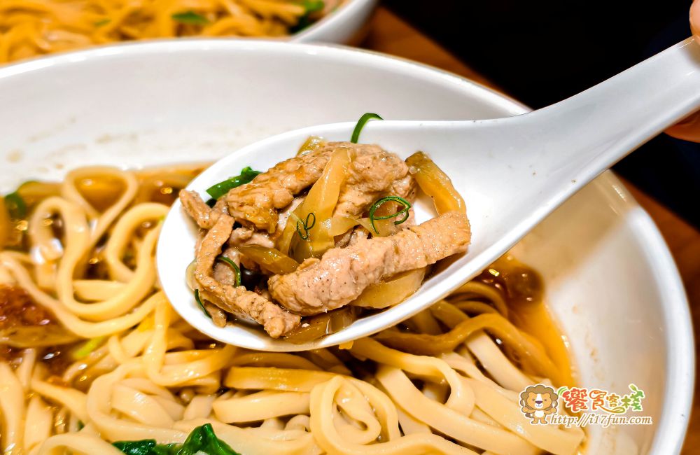 美貴麵店│高雄深夜食堂新選擇！藏身住宅區的文青復古麵館，用心食材打造與眾不同的古早味，讓人一吃成主顧~