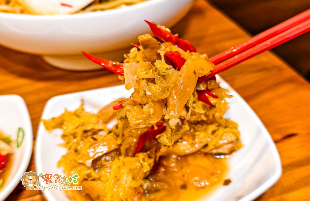 美貴麵店│高雄深夜食堂新選擇！藏身住宅區的文青復古麵館，用心食材打造與眾不同的古早味，讓人一吃成主顧~