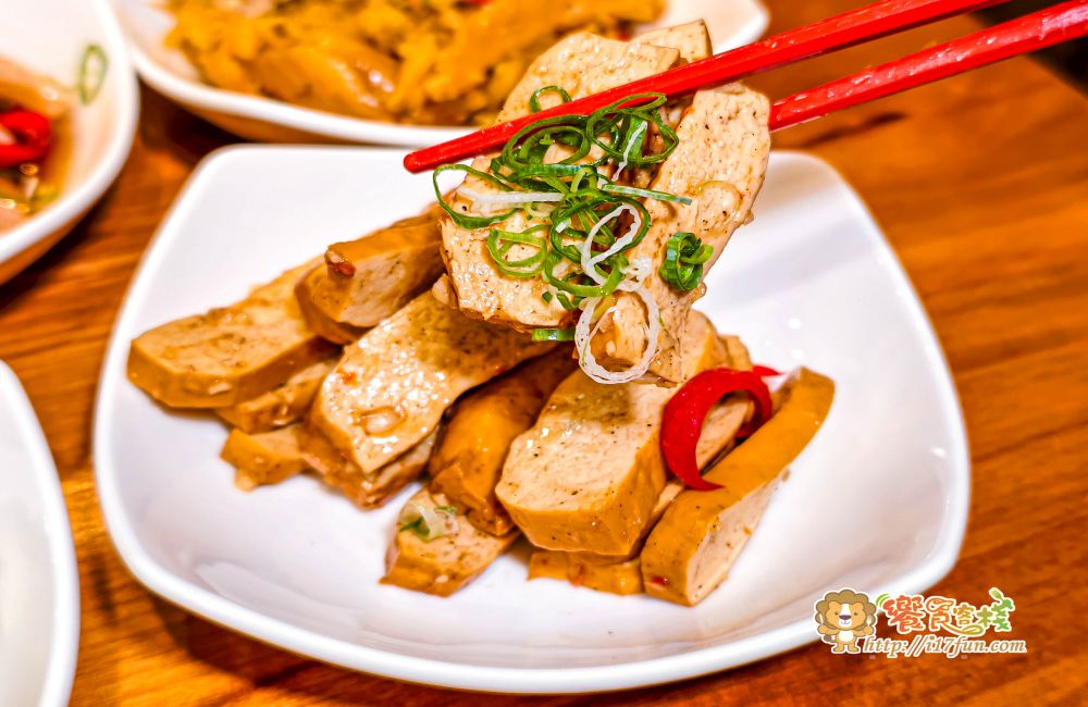 美貴麵店│高雄深夜食堂新選擇！藏身住宅區的文青復古麵館，用心食材打造與眾不同的古早味，讓人一吃成主顧~